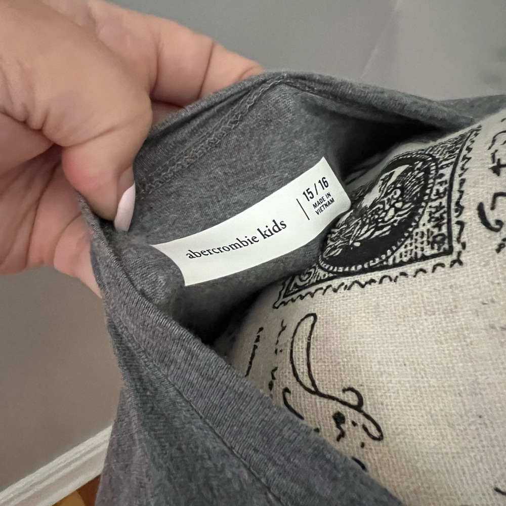 NWOT - Abercrombie Kids Girls Grey Tie-Front Top - Picture 7 of 7